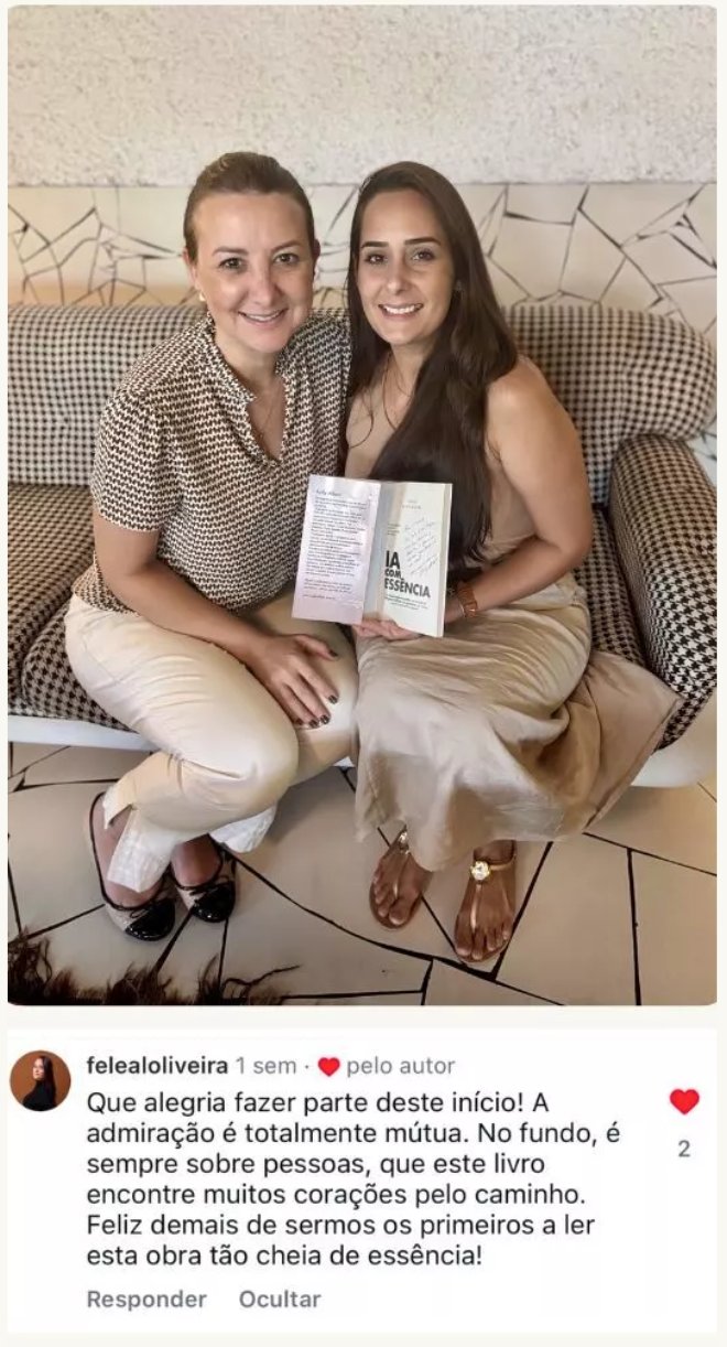 Leitora com o livro Marca com Essência